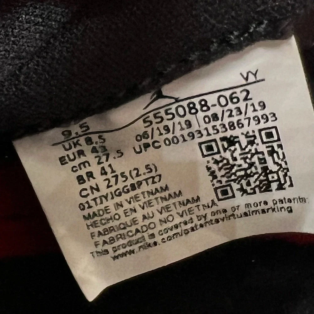Nike Air Jordan 1 Retro High OG Bloodline Men's 9.5 Black White Red 555088-062